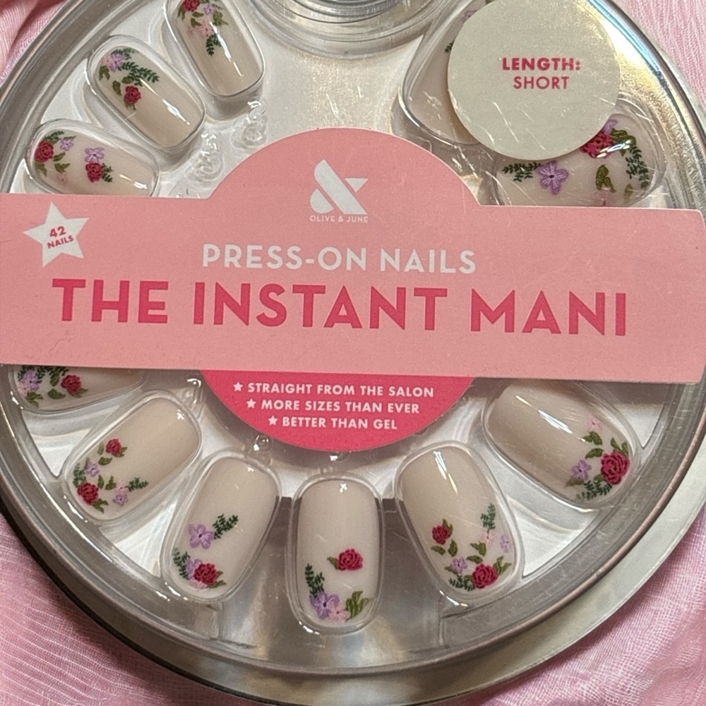 Olive & June The Instant Mani Press-On Nails
